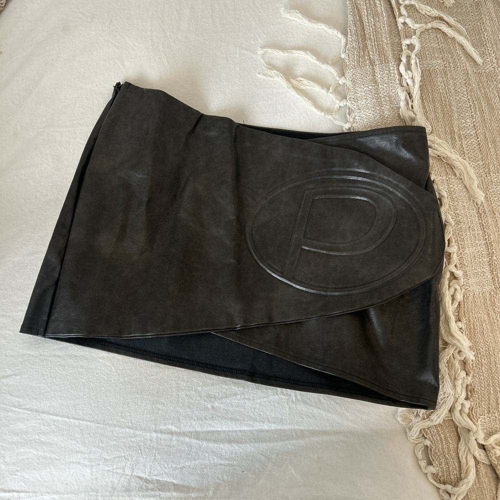 Pretty Little Thing brown mini skirt